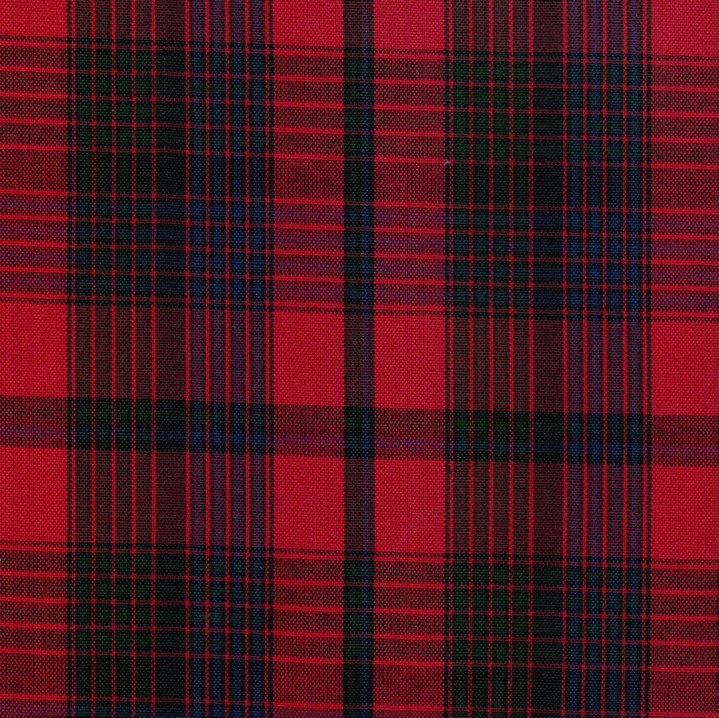 Tela 13002005 Dacron uniforme School Line, rojo intenso con acentos azul, ideal para uniformes escolares e institucionales.