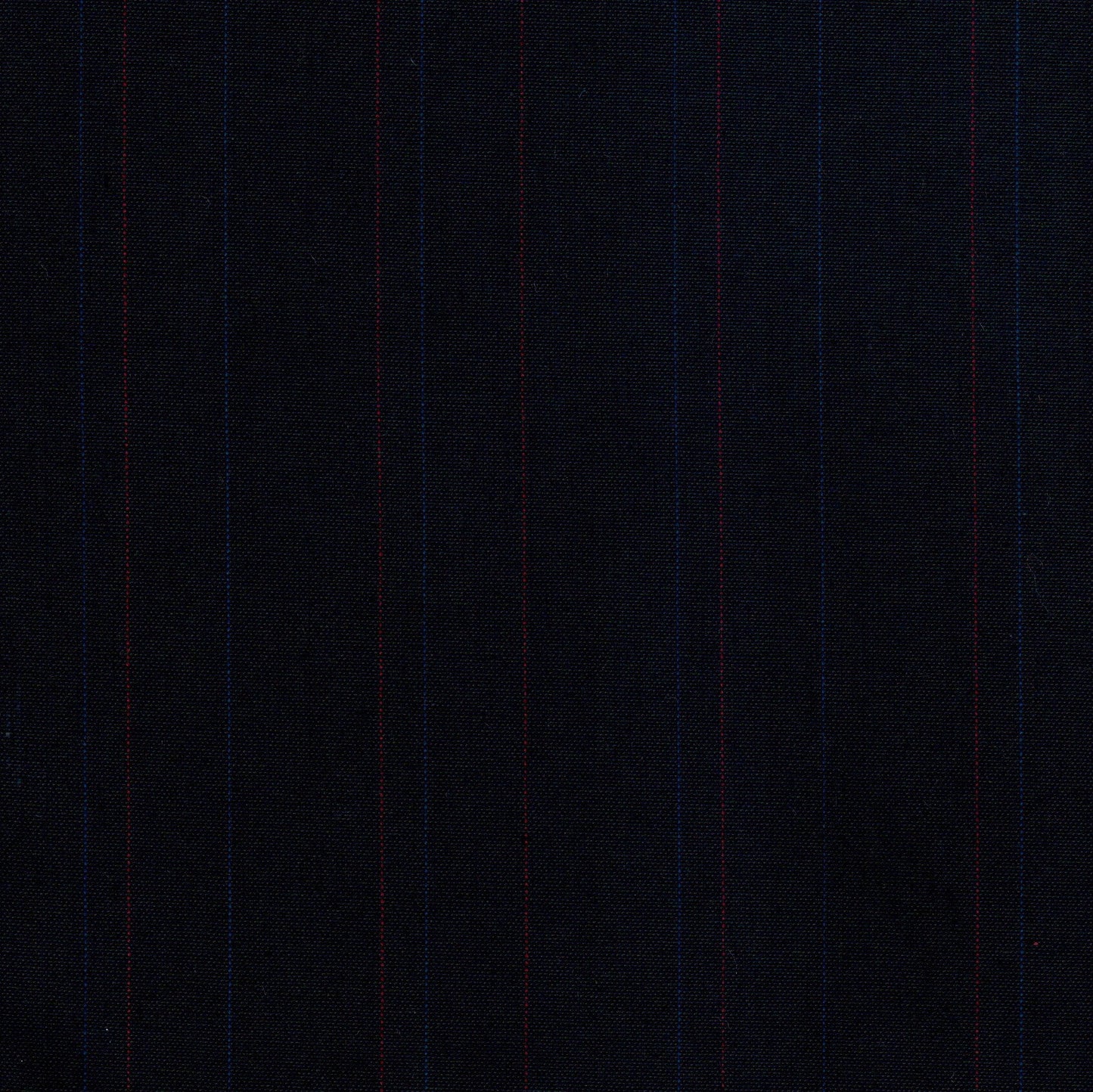 Tela SchoolLine 13002038 Dacron con rayas azules y rojas sobre fondo negro, ideal para uniformes escolares e institucionales