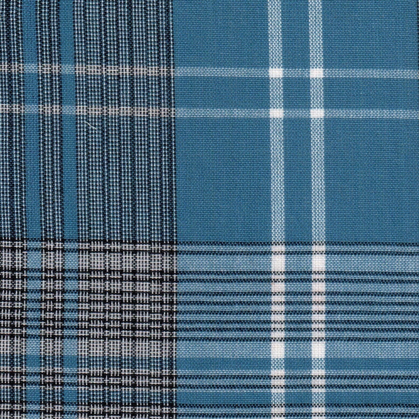 Tela Dacron SchoolLine 13002054 con diseño plaid azul y rayas blancas, ideal para uniformes escolares e institucionales.