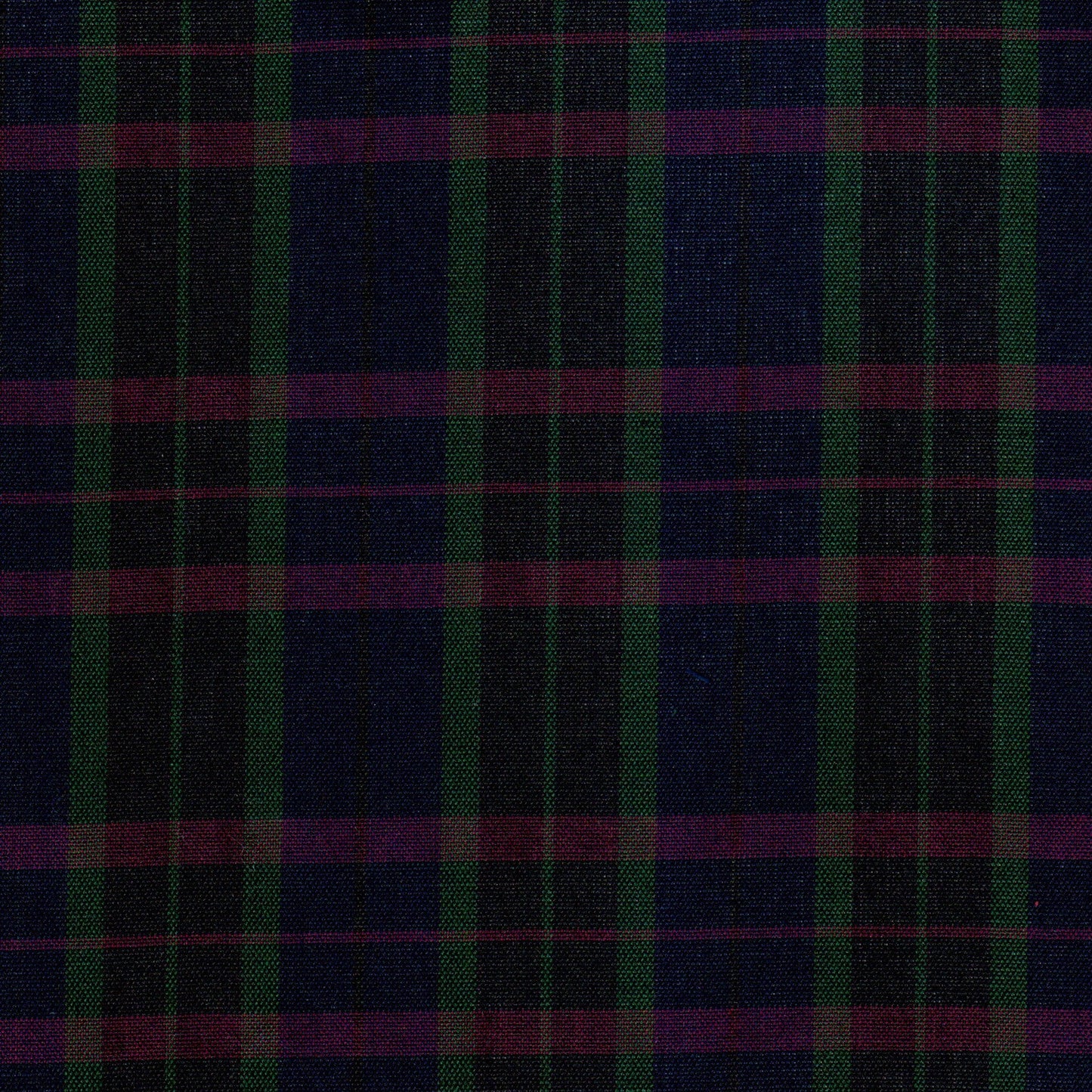 Tela Dacron SchoolLine a cuadro azul marino con rayas verde y burdeos; ideal para uniformes escolares e institucionales.