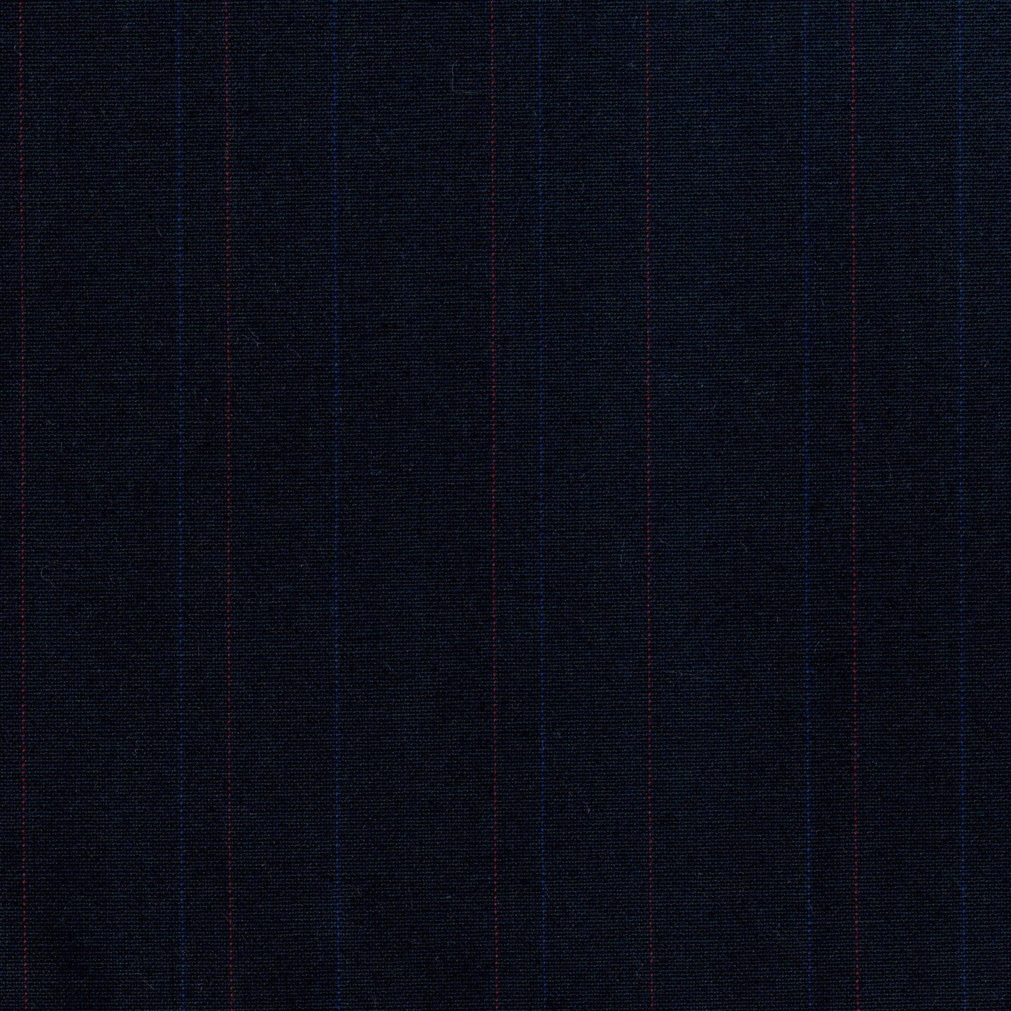 Tela de poliéster Dacron SchoolLine, azul marino con finas rayas azules y rojas, para uniformes escolares e institucionales.