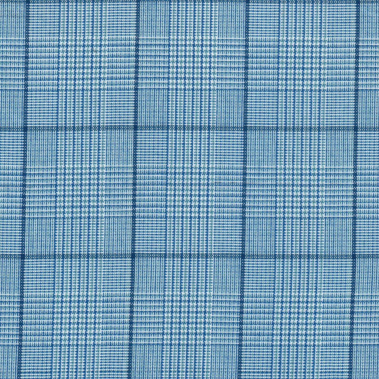 Tela 13002308 Dacron SchoolLine en azul marino y azul claro con patrón a cuadros; ideal para uniformes escolares e institucionales.