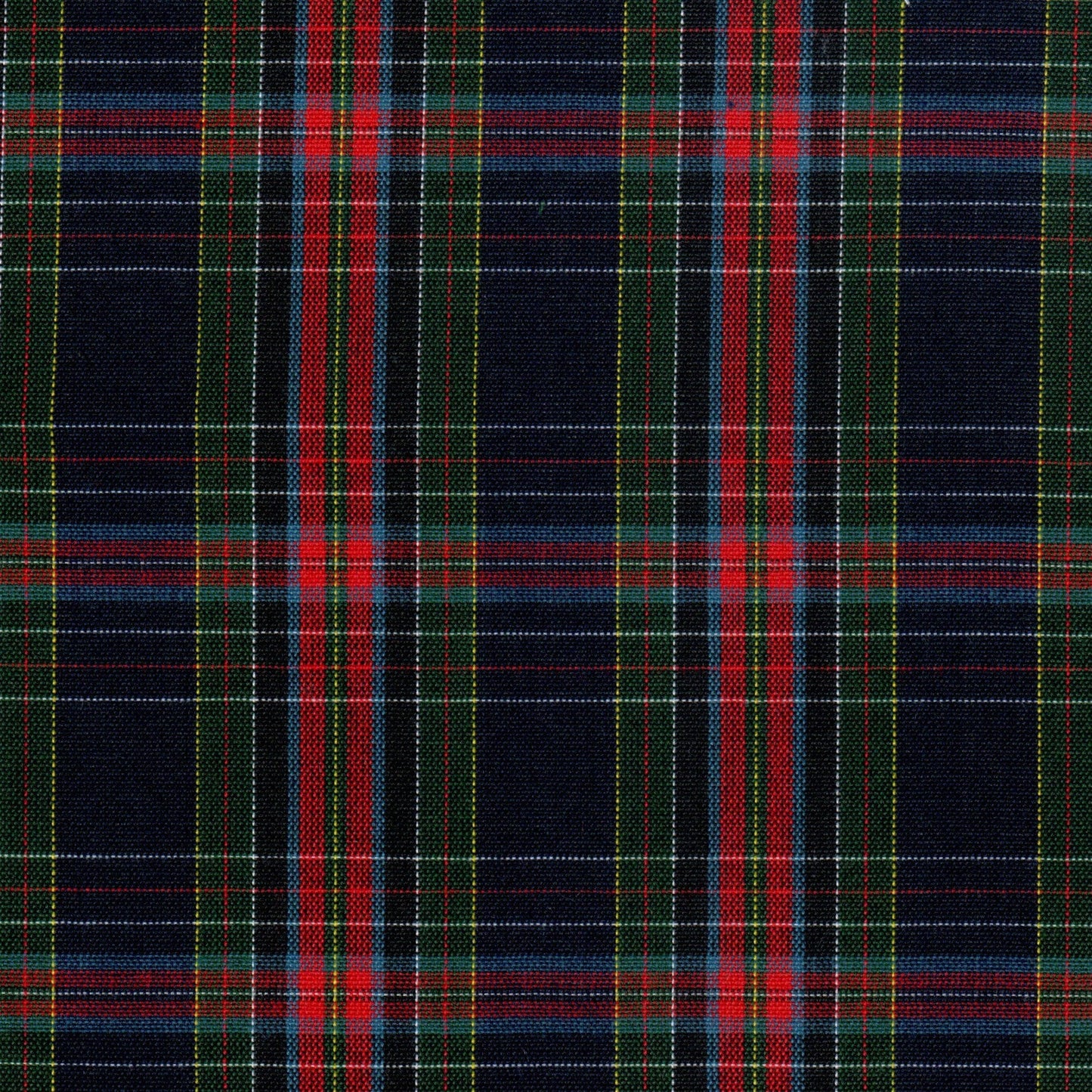 Tela 13002372 Dacron SchoolLine; tartán azul marino con cuadros rojos, verdes y amarillos, ideal para uniformes escolares e institucionales.