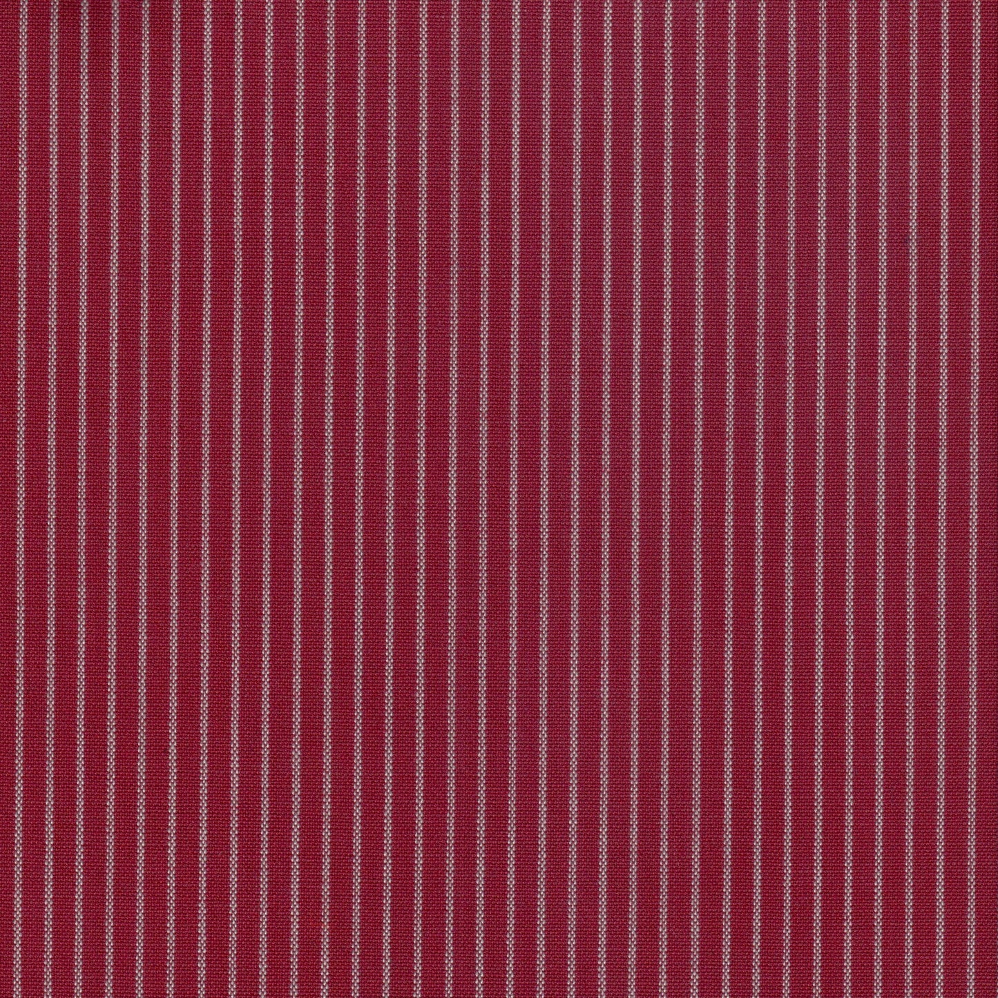 Tela SchoolLine 13002379 Dacron roja con rayas blancas verticales, ideal para uniformes escolares e institucionales.