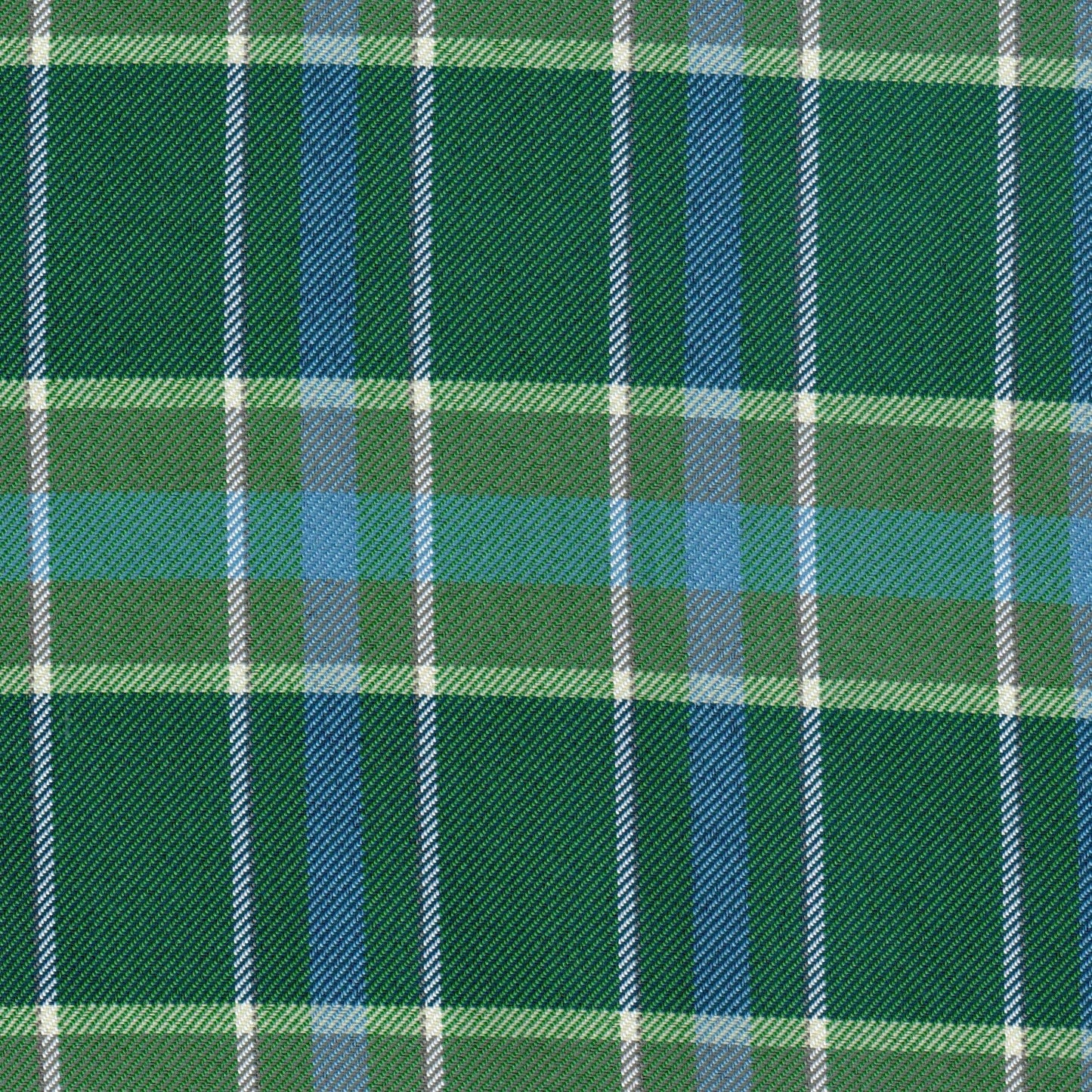 Tela diagonal de poliéster SchoolLine; tartán verde y azul con acentos beige, ideal para uniformes escolares e institucionales.