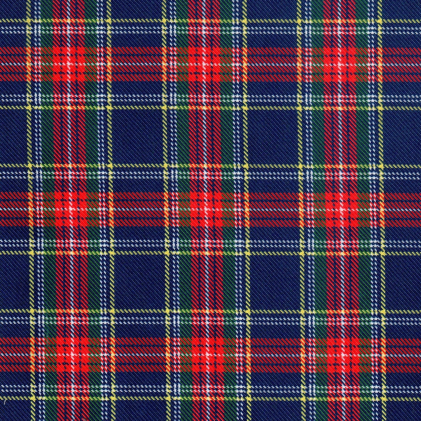 Tela diagonal de poliéster SchoolLine en tartán azul marino con franjas rojas y verdes; ideal para uniformes escolares e institucionales.