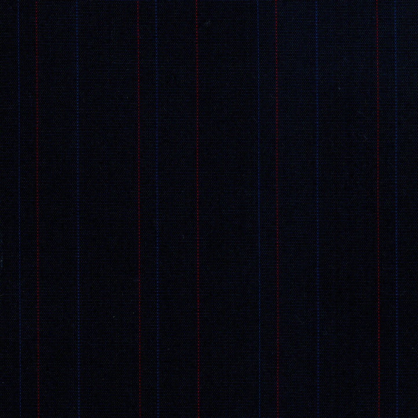 Tela azul marino con líneas rojas y azules; Dacron especial SchoolLine, ideal para uniformes escolares e institucionales.