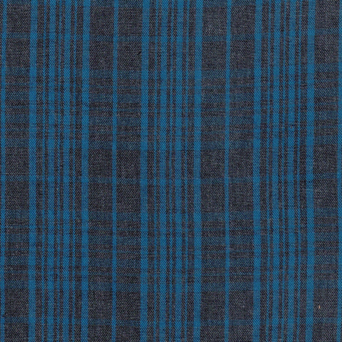 Tela 13018504 SchoolLine: tejido jaspeado azul con rayas verticales, ideal para uniformes escolares.