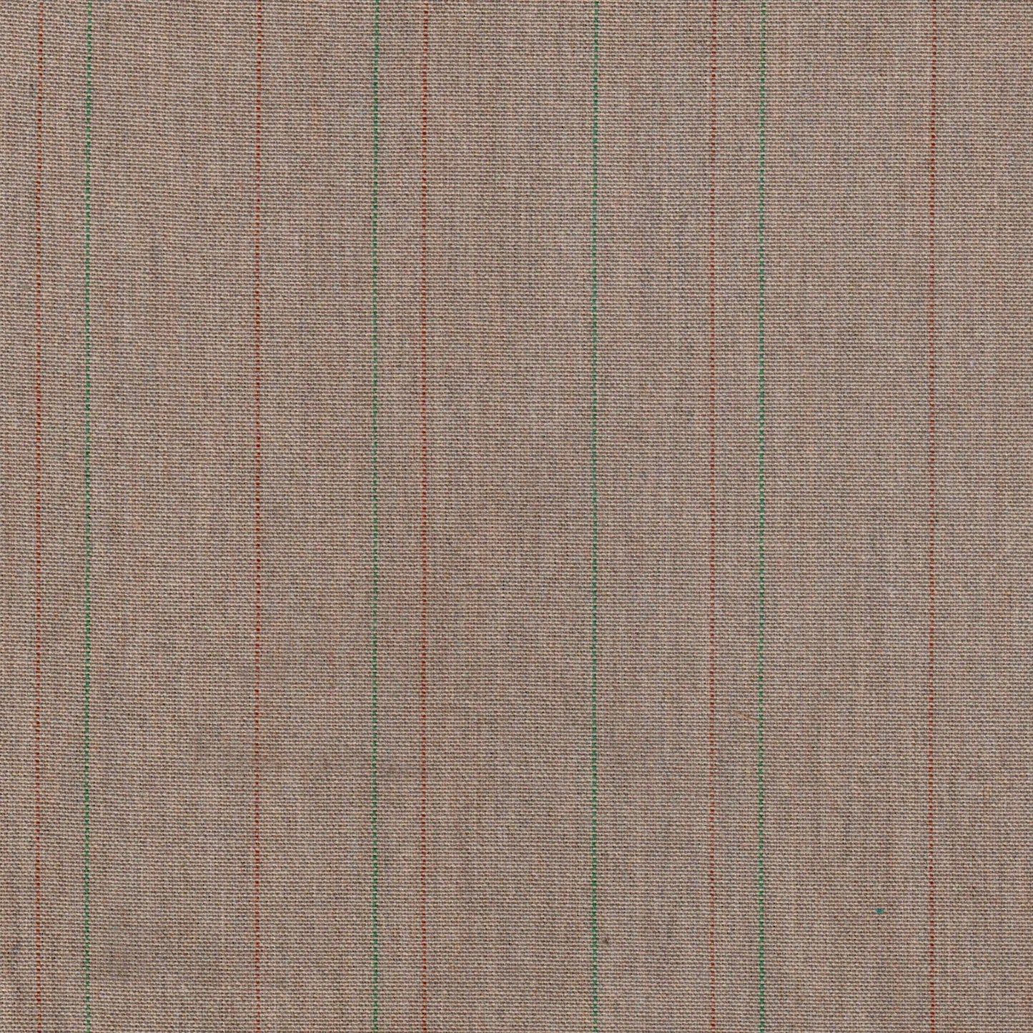 Tela jaspeada beige con rayas verticales rojas y verdes; ideal para uniformes escolares e institucionales (SchoolLine)