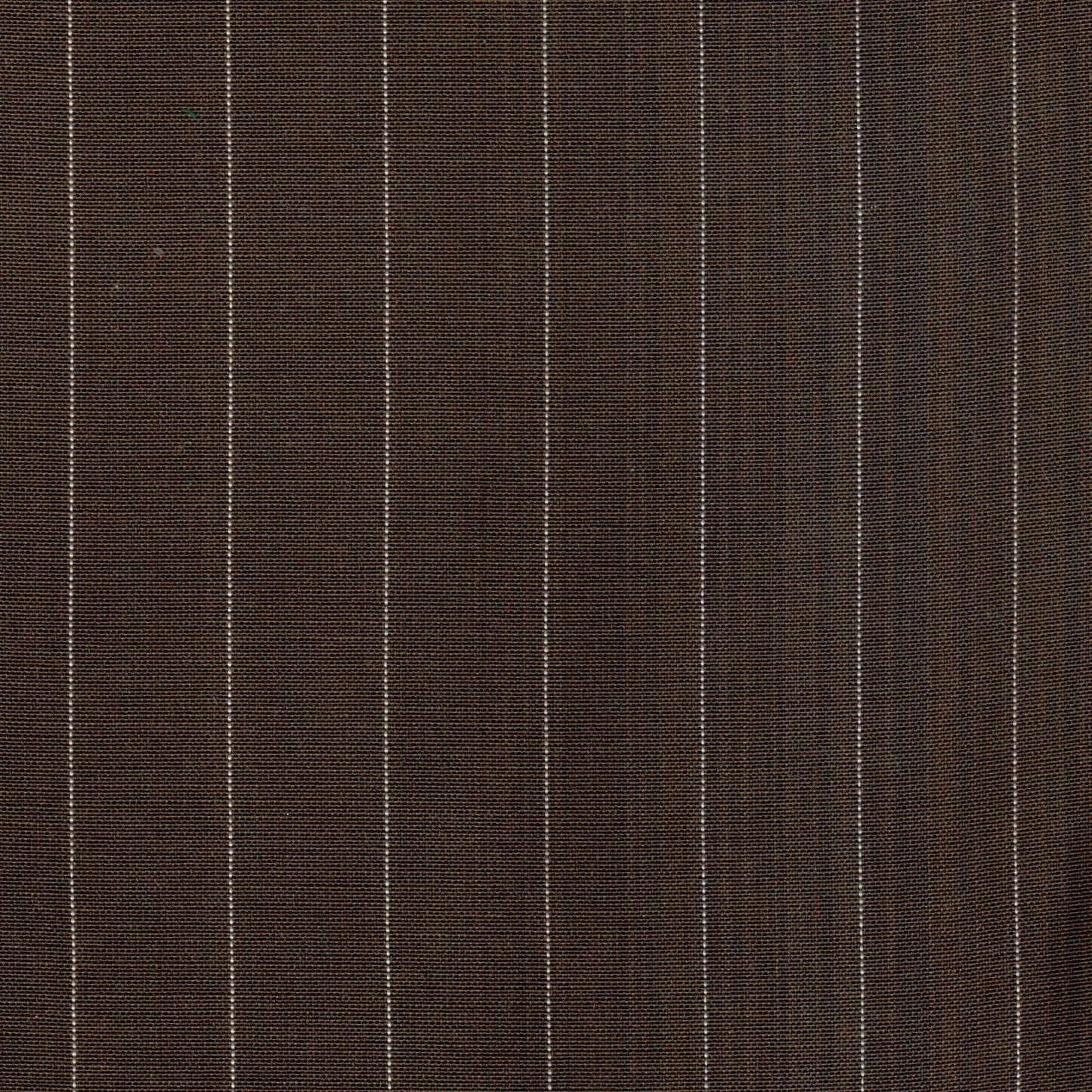 Tela SchoolLine jacquard tafetán marrón con rayas blancas verticales, ideal para uniformes escolares.