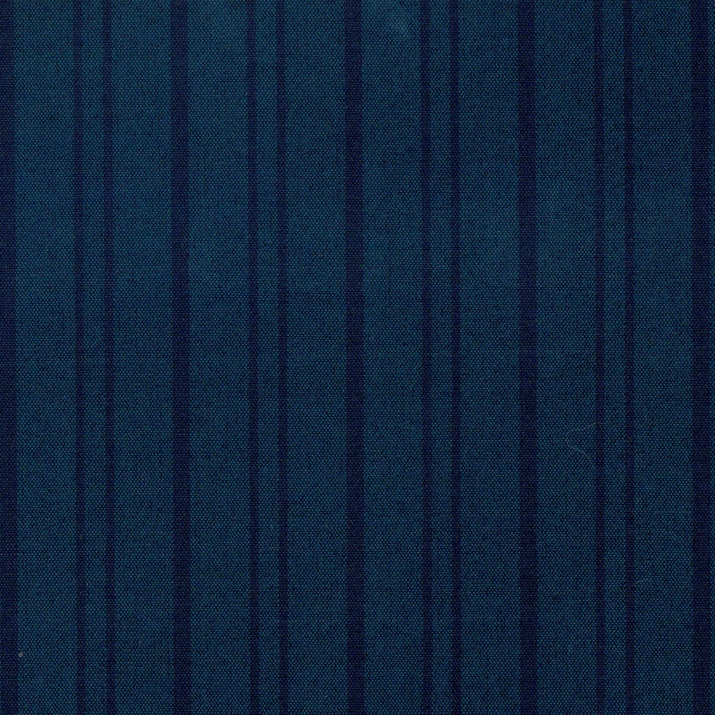Tela jacquard azul marino con rayas verticales de SchoolLine, ideal para uniformes escolares e institucionales.