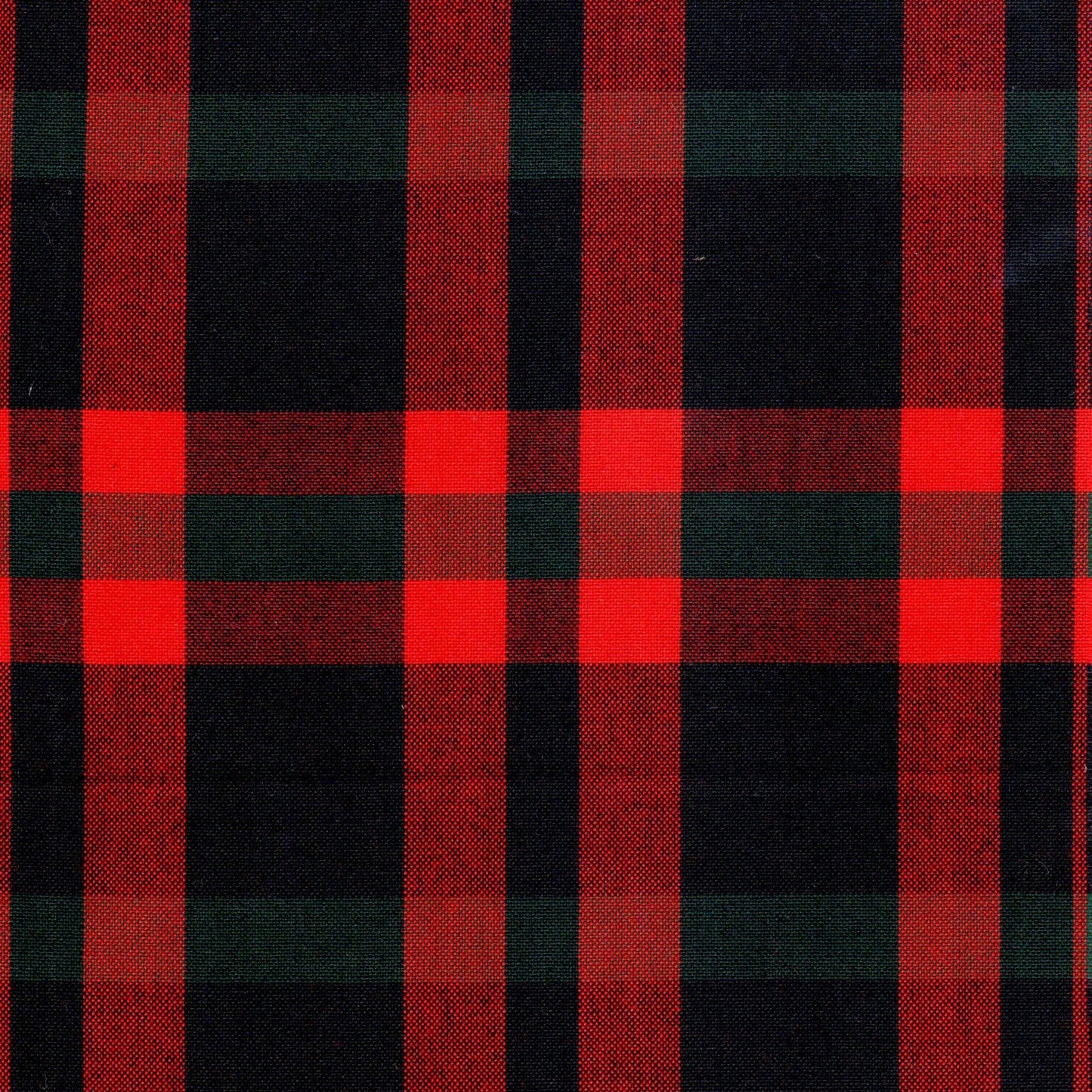 Tela Jacquard tafetán SchoolLine en cuadros escoceses rojo y negro con acentos verde oscuro; ideal para uniformes escolares e institucionales.