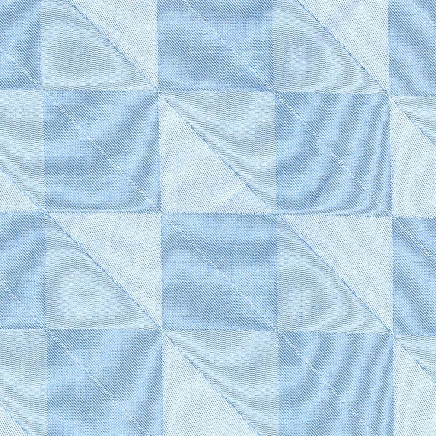 Tela indigo claro y blanco con diseño de triángulos; perfecta para uniformes escolares e institucionales, SchoolLine.