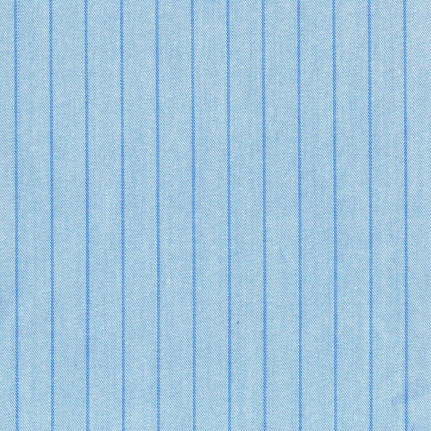 Tela 66002006 Indigo clear de SchoolLine, tela azul claro con finas vetas de sarga para uniformes escolares.