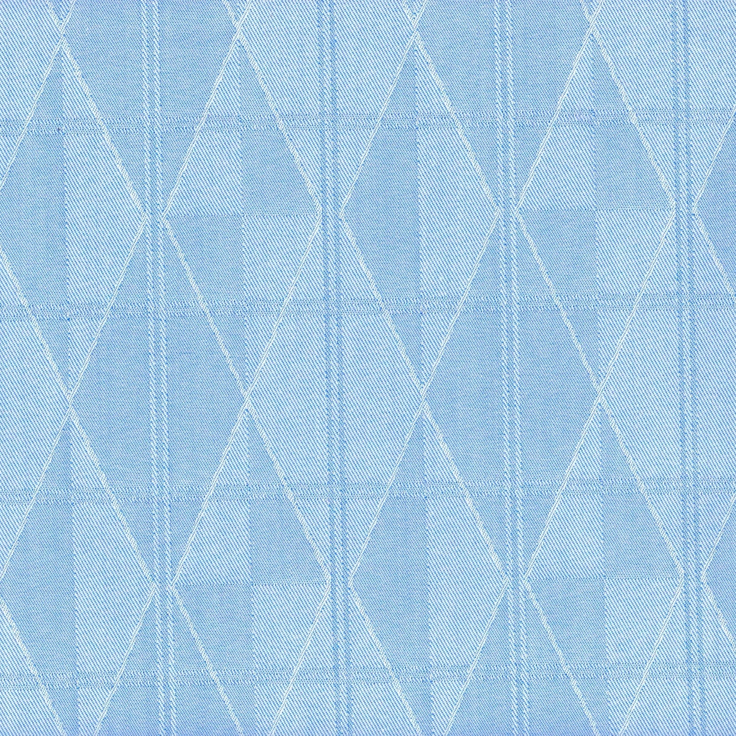 Tela SchoolLine Indigo claro con patrón de rombos diagonales, ideal para uniformes escolares e institucionales