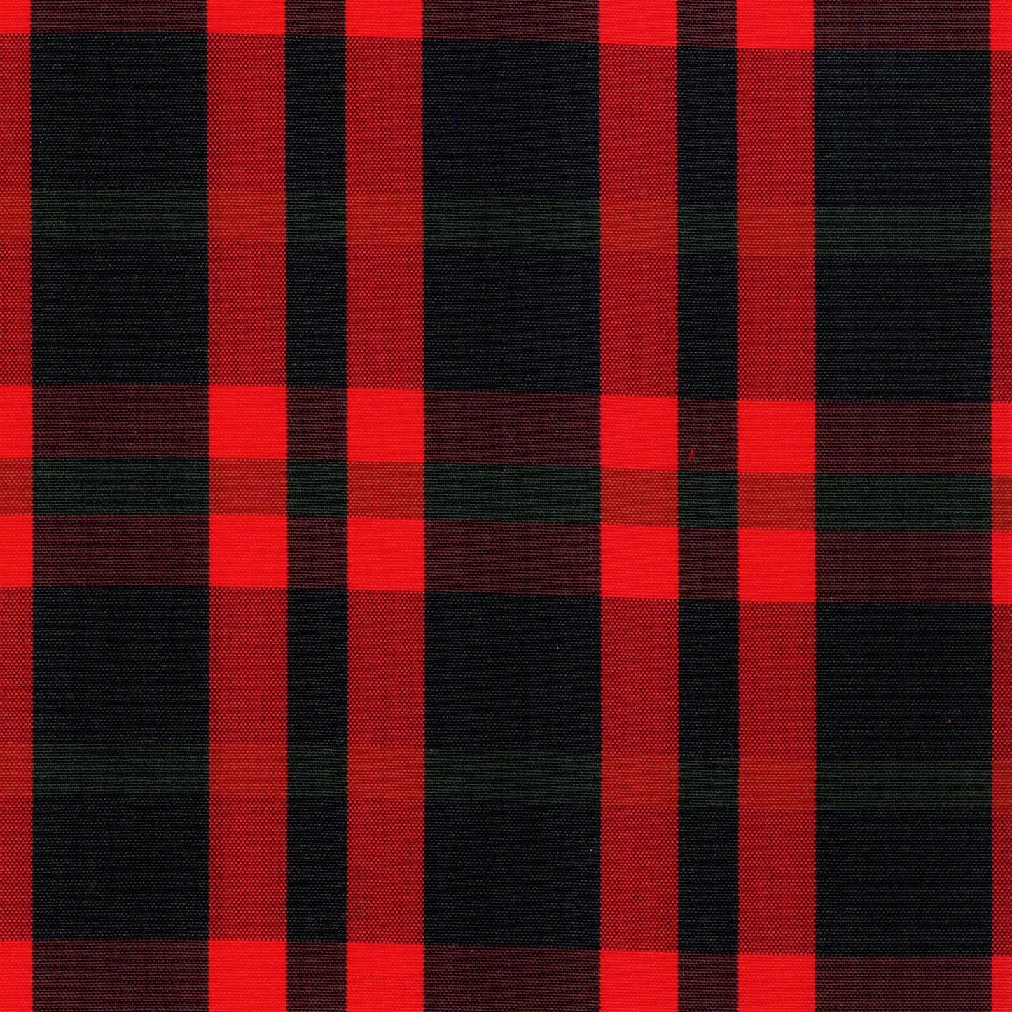 Tela escocesa de poliéster SchoolLine, rojo y negro a cuadros, ideal para uniformes escolares e institucionales.