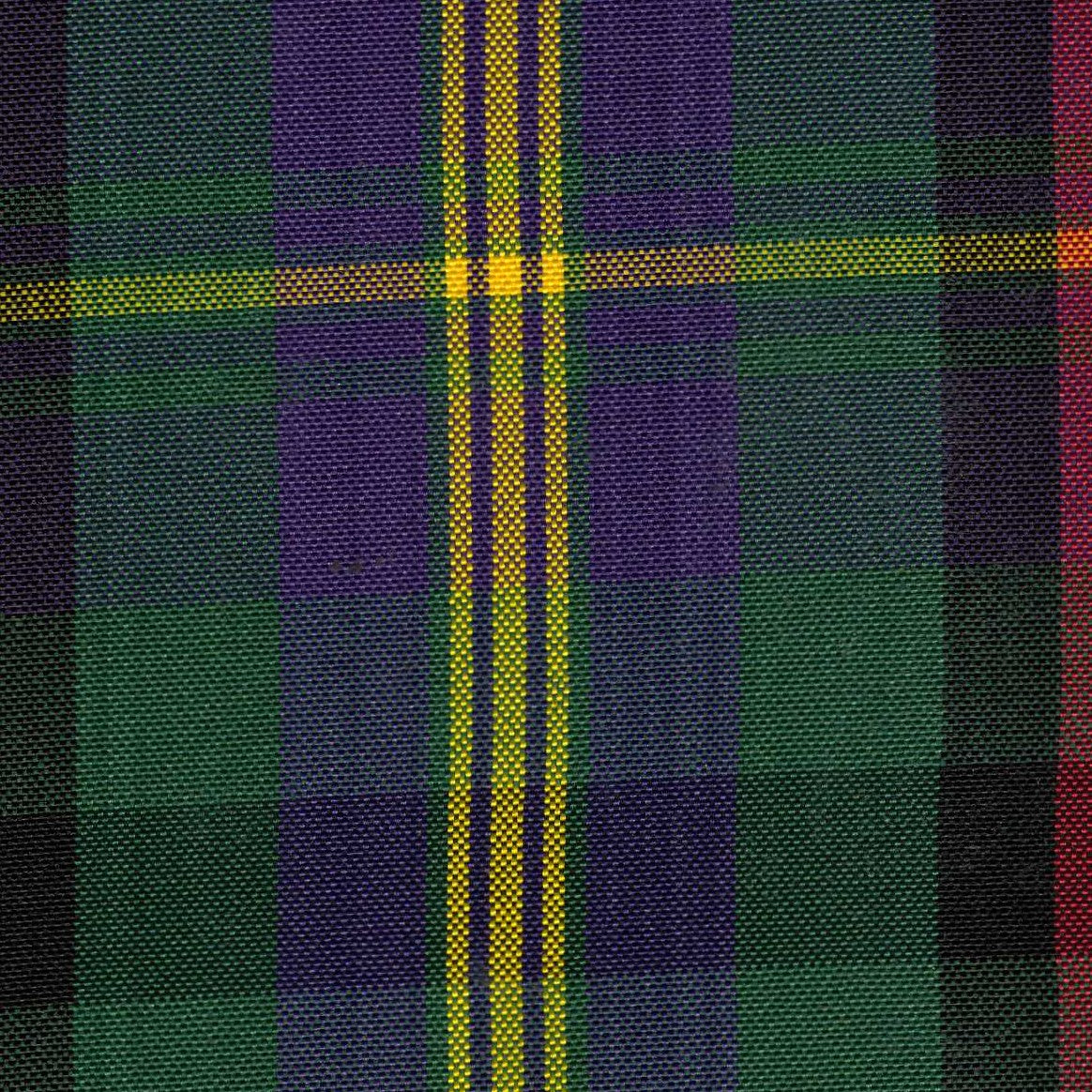 Tela escocesa de poliéster SchoolLine, tartán verde/morado con líneas amarillas; ideal para uniformes escolares e institucionales.