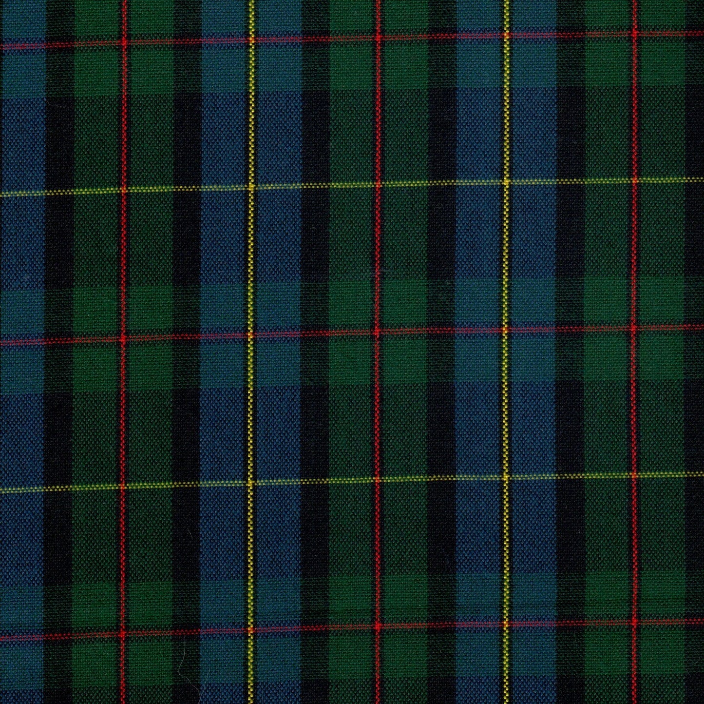 Tela escocesa de poliéster SchoolLine en verde y azul con líneas roja y amarilla, ideal para uniformes escolares e institucionales.