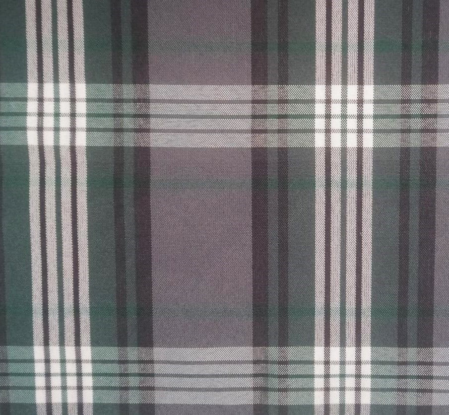 Tela escocesa de poliéster SchoolLine en verde, gris y blanco, ideal para uniformes escolares e institucionales.