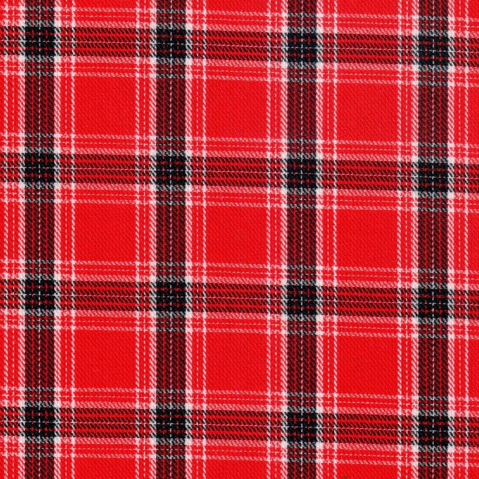 Tela con tejido diagonal para uniforme en color rojo con lineas negras y blancas para faldas y pantalones escolares