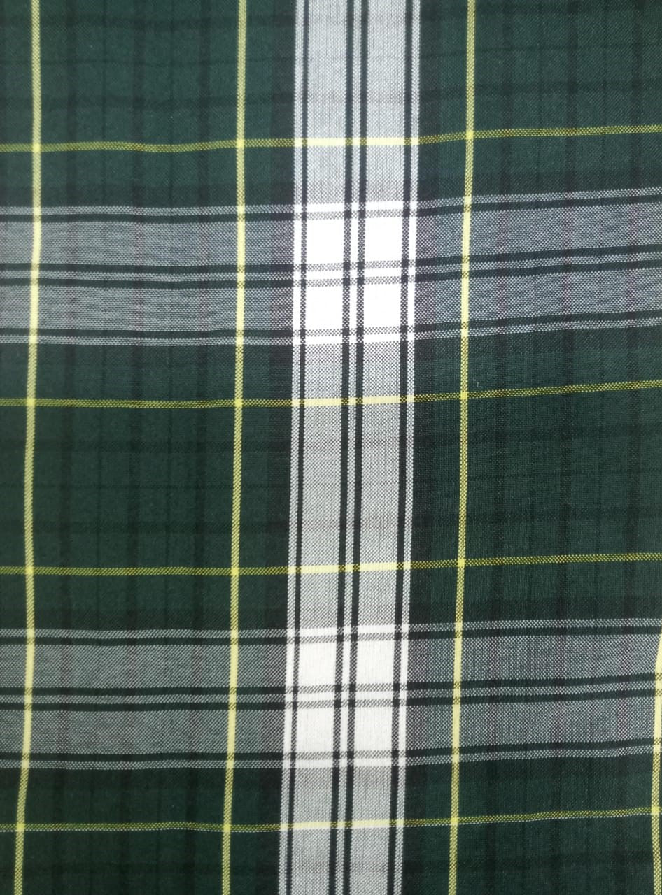 Tela con diseño vede y blanco incluyendo lineas amarillas para uniforme