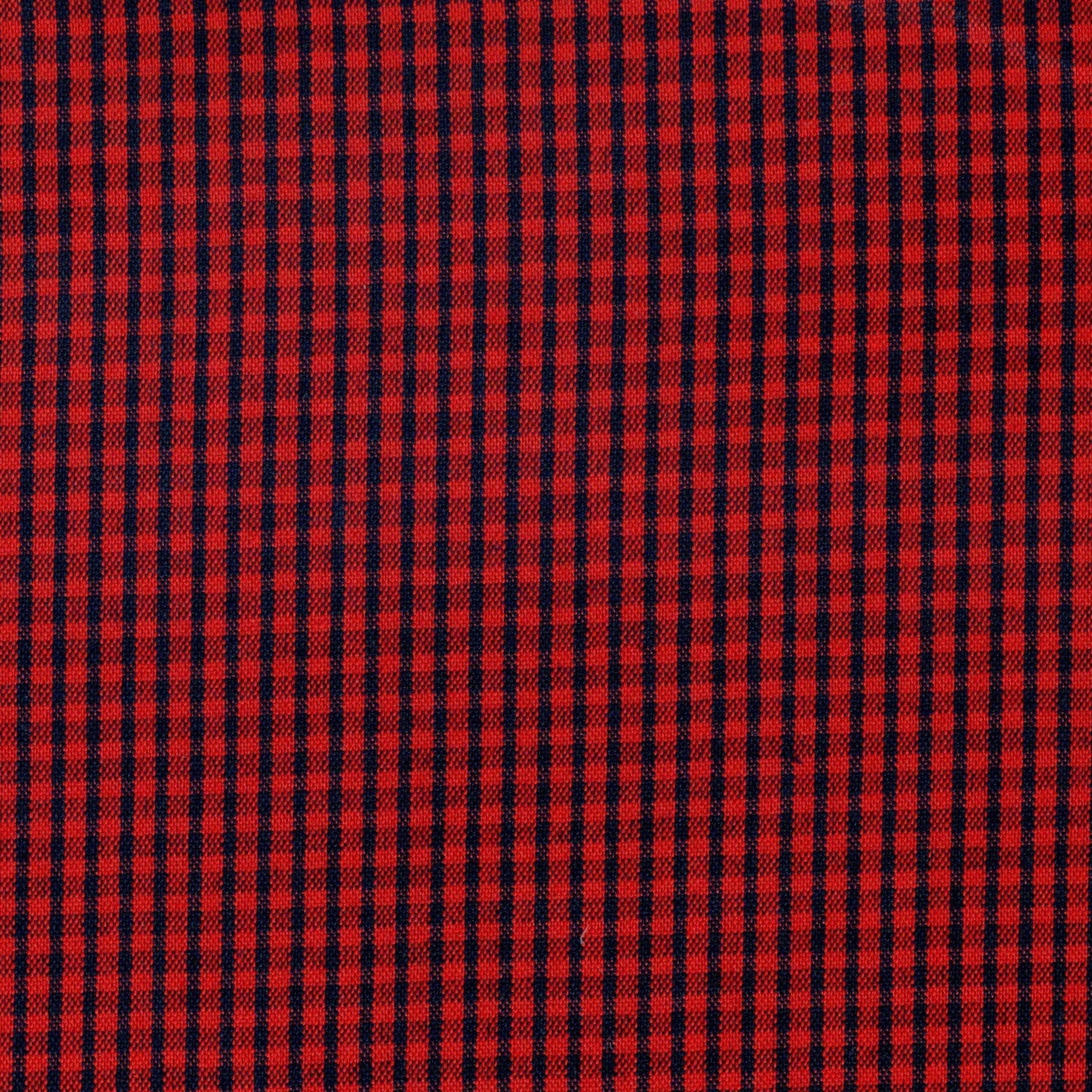 Tela SchoolLine 13002011 Dacron, tejido a cuadros rojo y azul marino, ideal para uniformes escolares e institucionales.