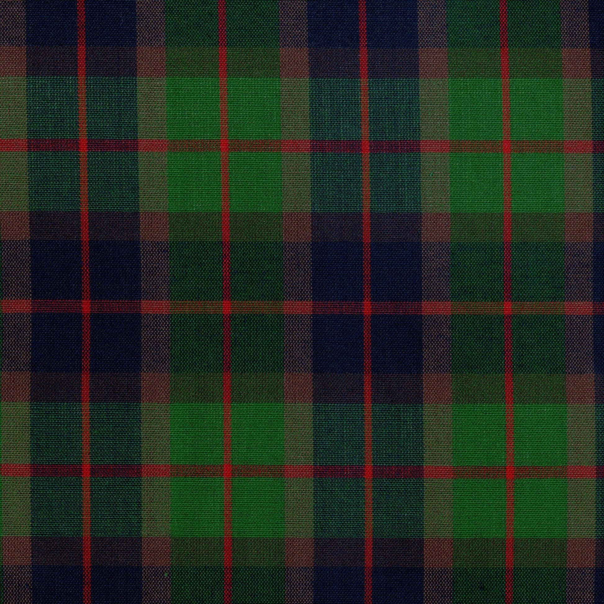Tela Dacron SchoolLine 13002027 a cuadros verde dominante con toques rojos, perfecta para uniformes escolares e institucionales.