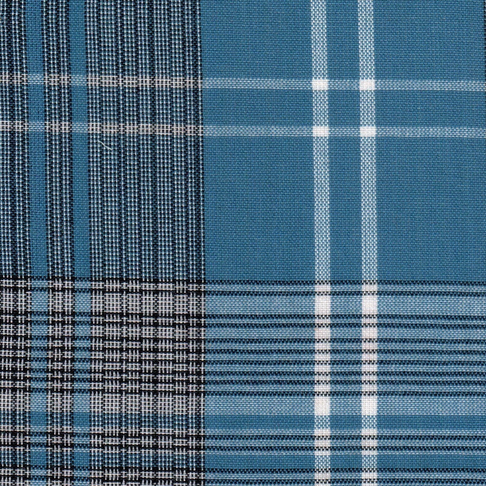 Tela Dacron SchoolLine 13002054 con diseño plaid azul y rayas blancas, ideal para uniformes escolares e institucionales.