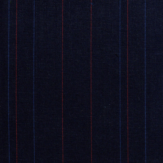 Tela 13002055 Dacron SchoolLine: azul marino con rayas verticales rojo y azul, ideal para uniformes escolares.