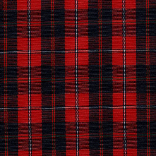 Tela 13002064 Dacron SchoolLine; tejido a cuadros rojo y azul marino con líneas verdes, ideal para uniformes escolares e institucionales.
