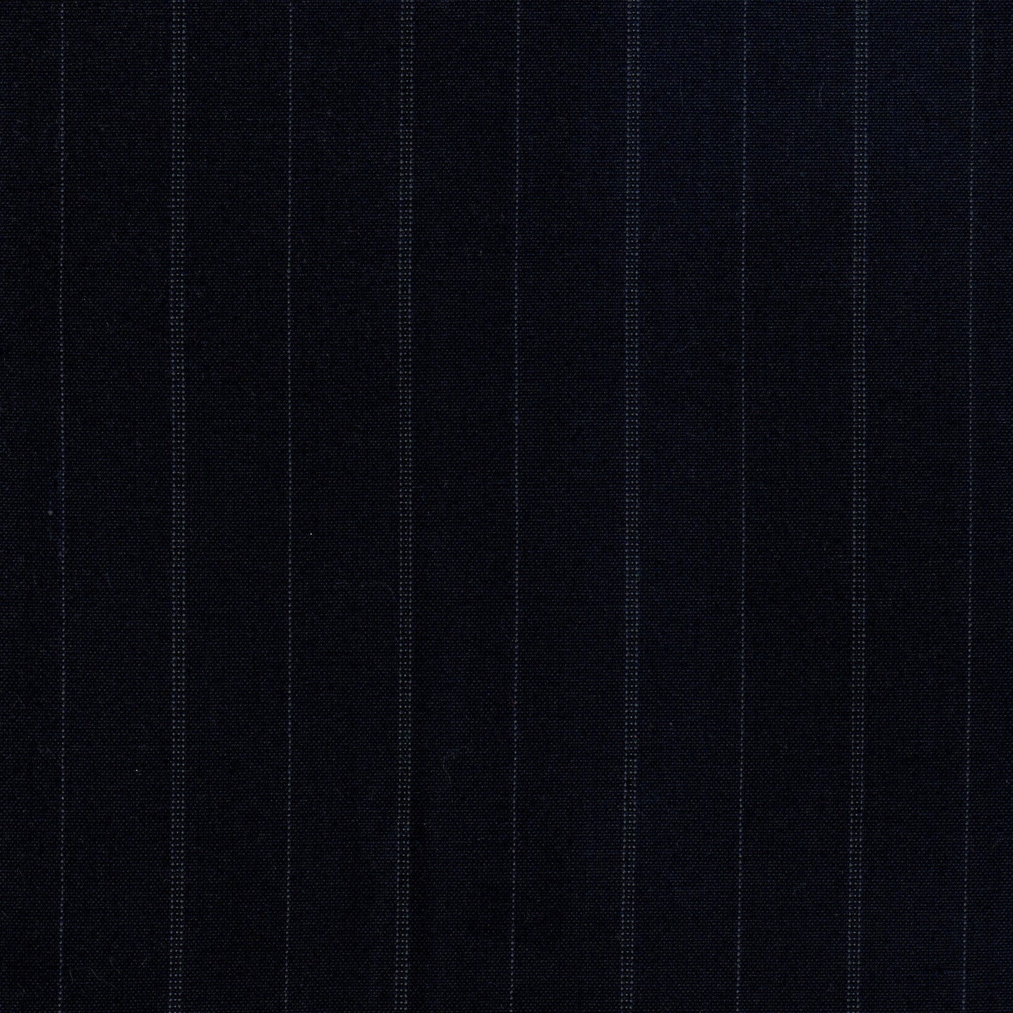 Tela azul marino con rayas finas, 13002099 Dacron SchoolLine, para uniformes escolares e institucionales.