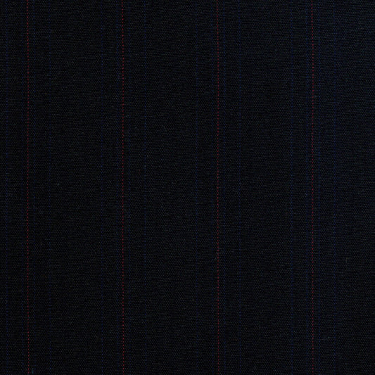 Tela azul marino con finas rayas rojas y azules; ideal para uniformes escolares e