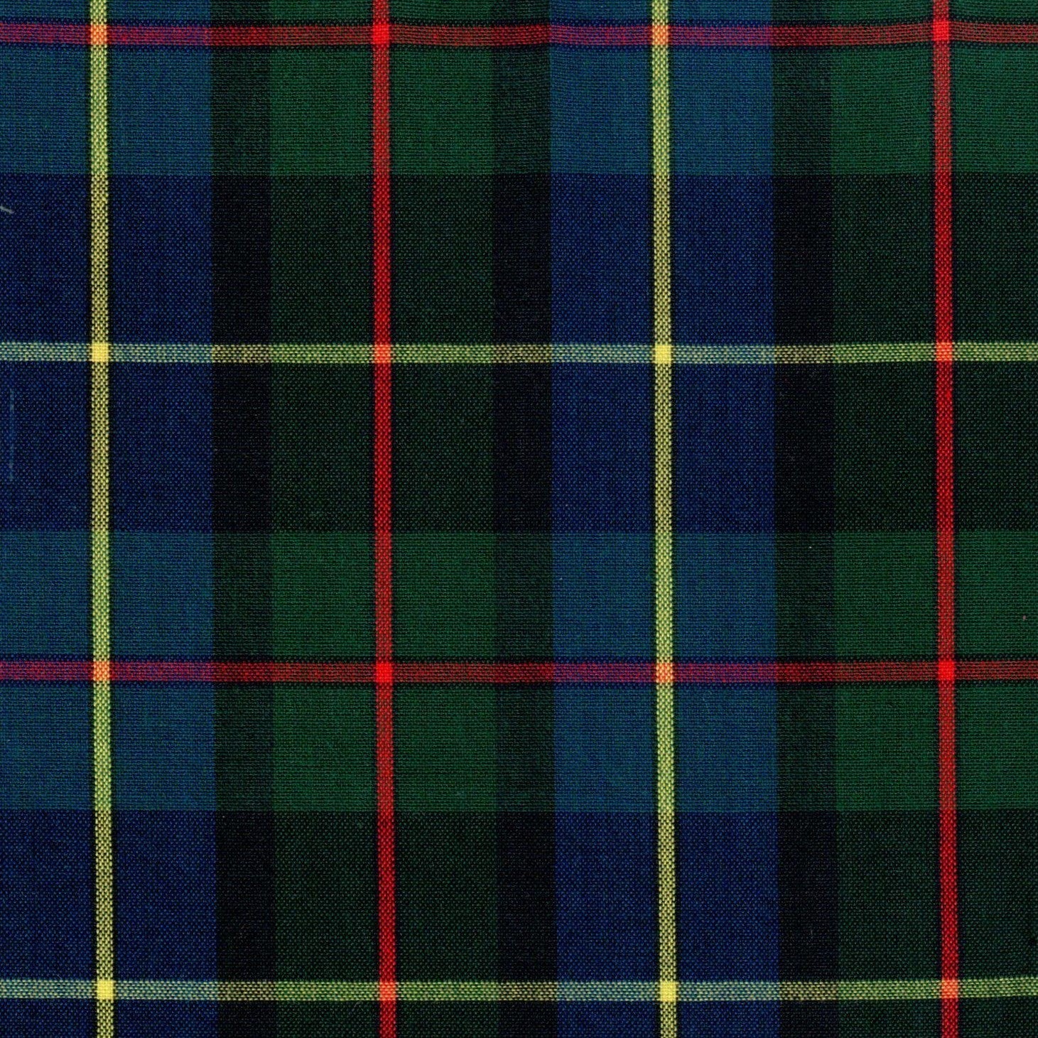 Tela SchoolLine Dacron; poliéster azul y verde con líneas rojas y amarillas, diseño tartán para uniformes escolares e institucionales.