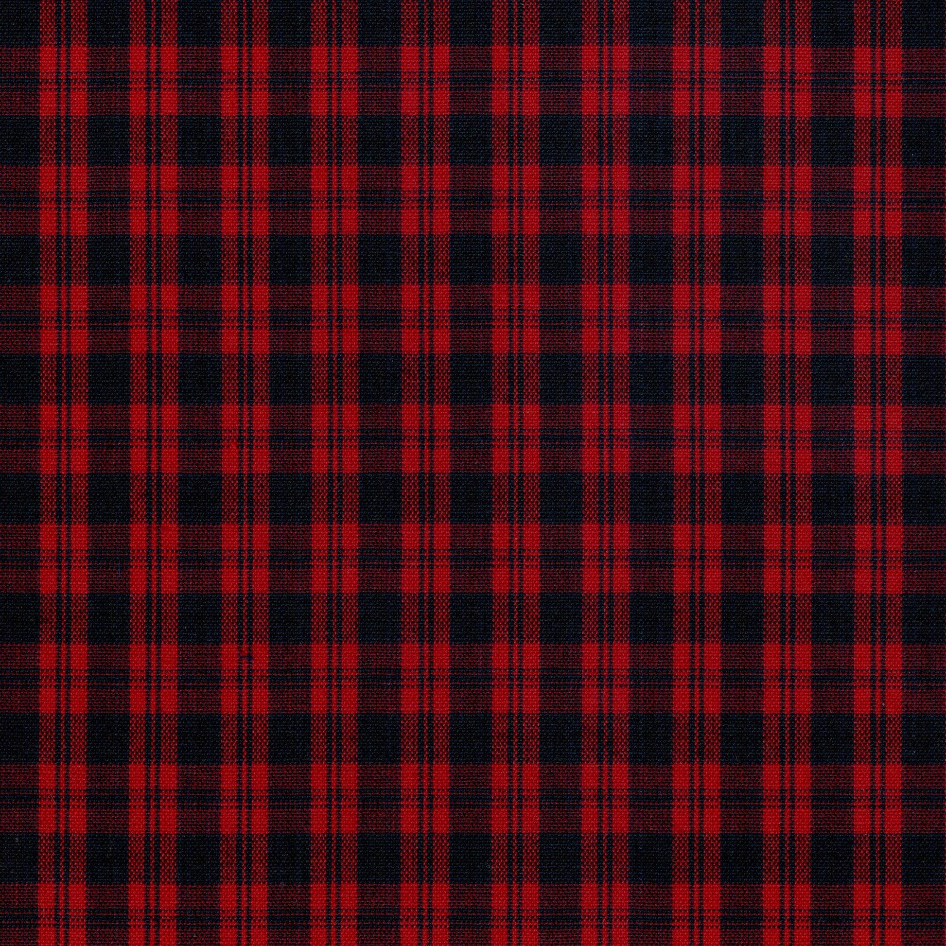 Tela SchoolLine 13002213 Dacron en rojo y negro a cuadros; tela ideal para uniformes escolares e institucionales.