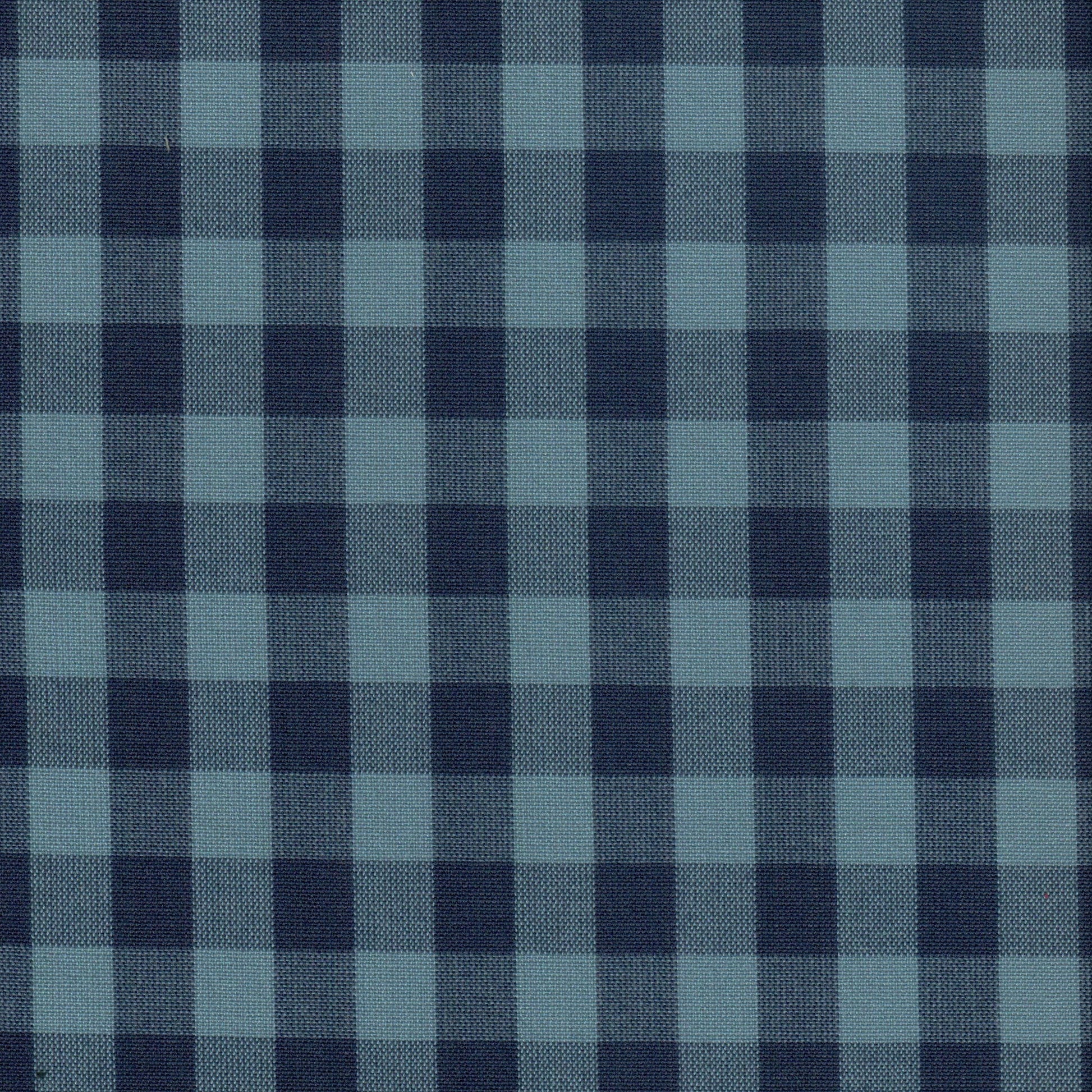 Tela 13002222 Dacron SchoolLine; tela de poliéster con cuadros azul oscuro y azul claro, ideal para uniformes escolares.