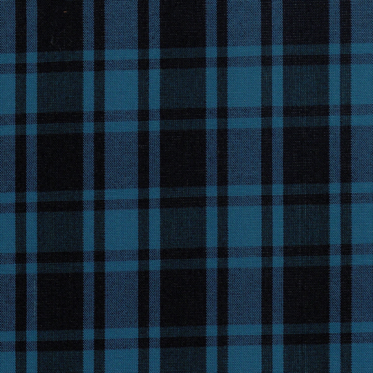 Tela Dacron azul y negro a cuadros, ideal para uniformes escolares e institucionales; tela de la marca SchoolLine.