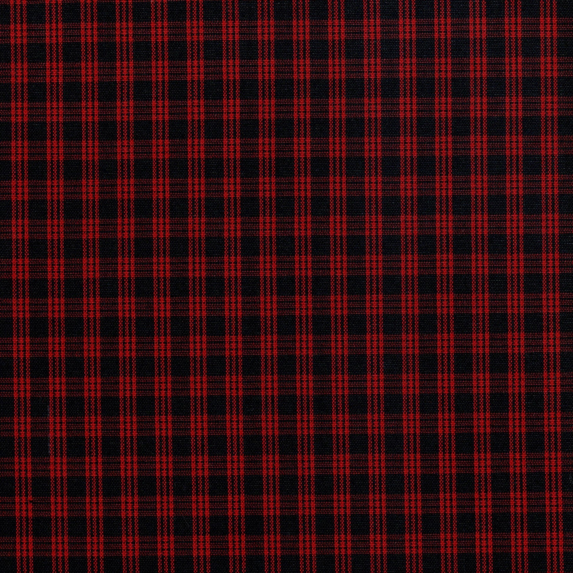 Tela SchoolLine Dacron: tejido a cuadros rojo y negro, ideal para uniformes escolares e institucionales.