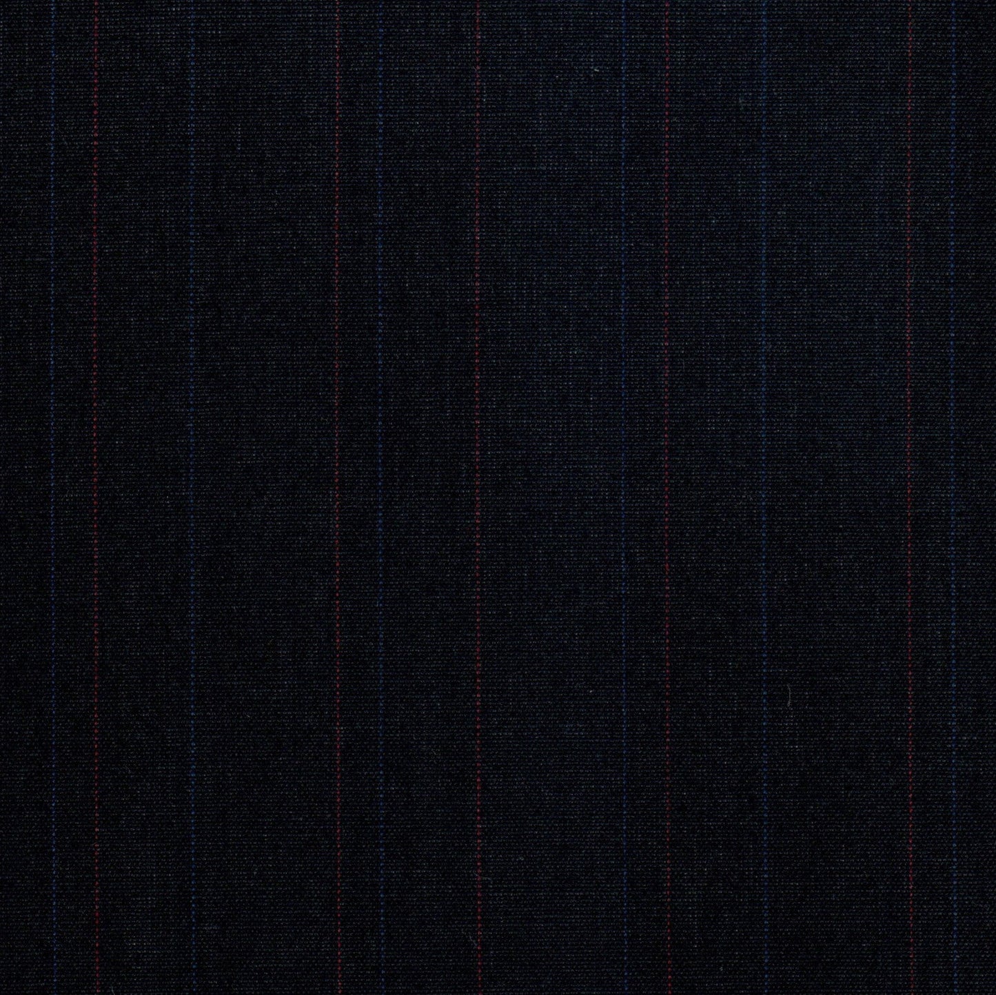 Tela Dacron SchoolLine 13002270, poliéster con rayas azul y rojo sobre fondo azul oscuro, ideal para uniformes escolares.