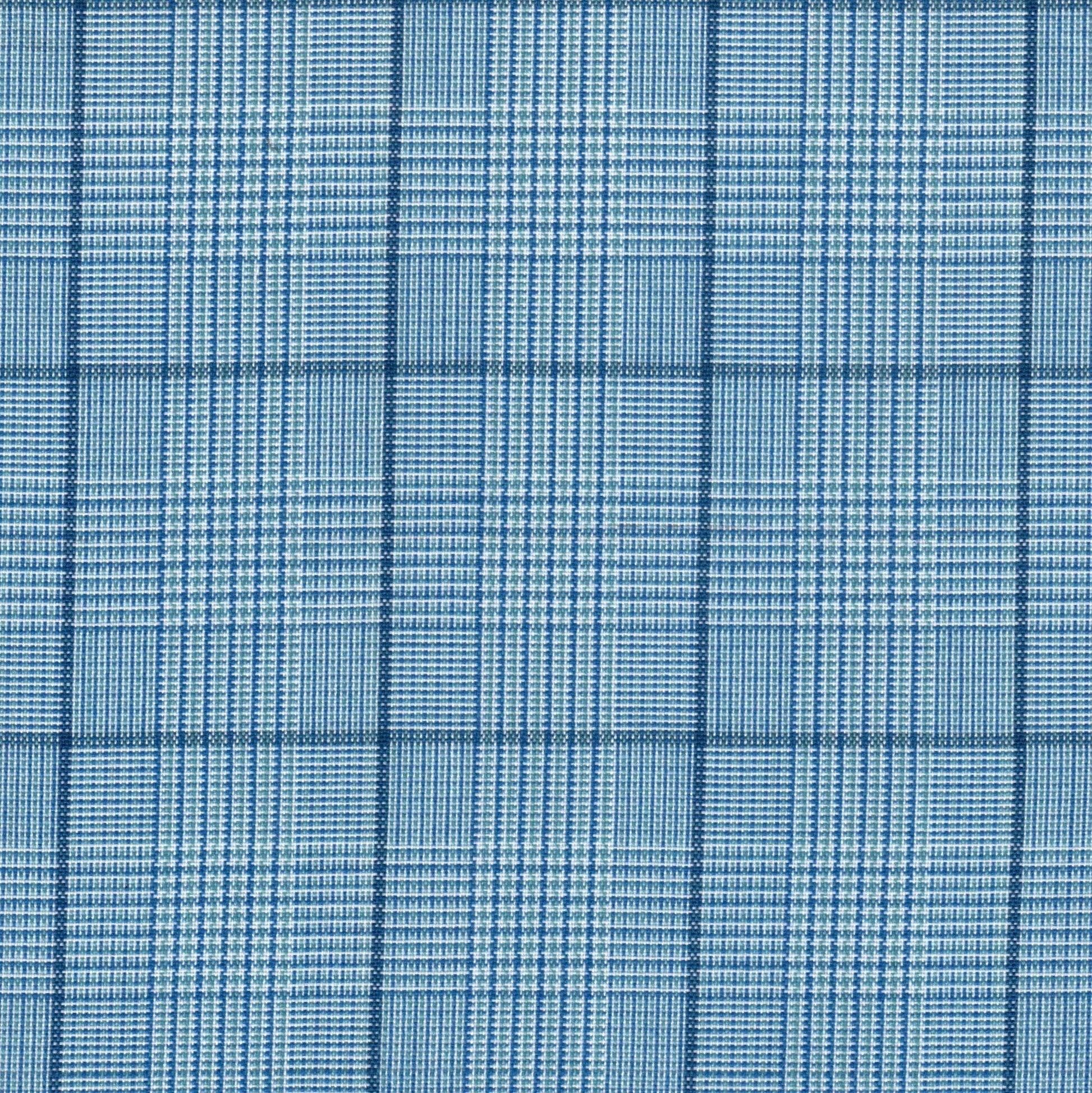 Tela 13002308 Dacron SchoolLine en azul marino y azul claro con patrón a cuadros; ideal para uniformes escolares e institucionales.