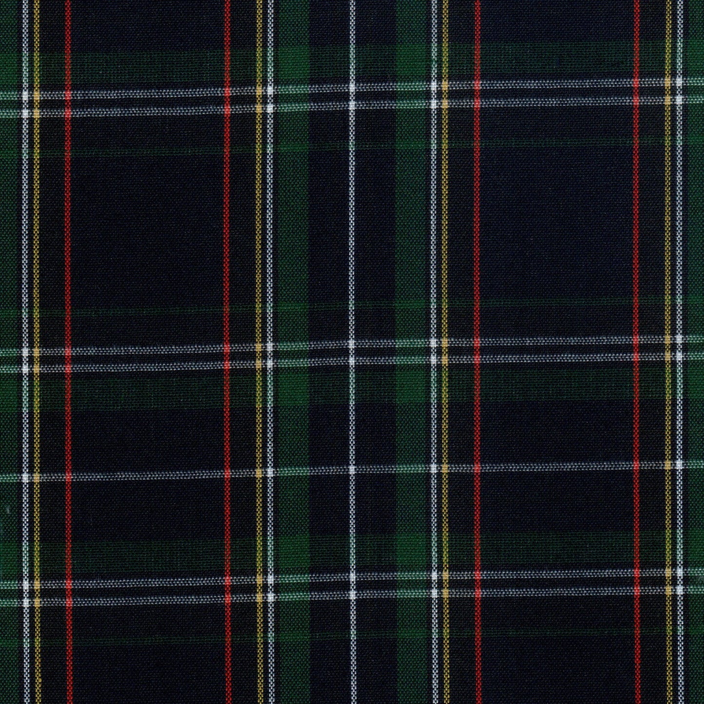 Tela 13002367 Dacron SchoolLine en cuadros tartán verde, rojo y blanco para uniformes escolares.