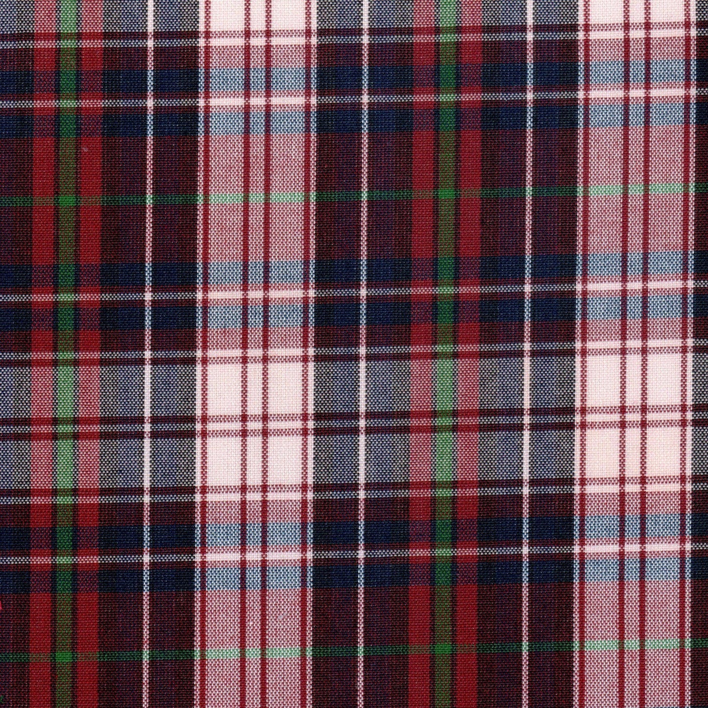 Tela 13002400 Dacron de SchoolLine: plaid escocés a cuadros rojo, verde y blanco para uniformes escolares e institucionales.