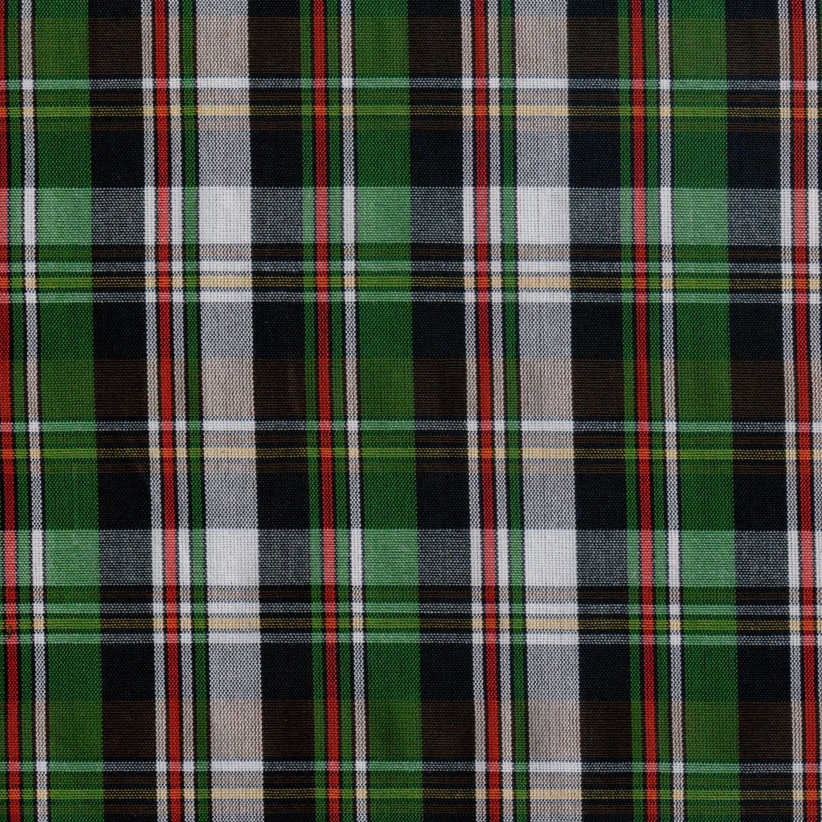 Tela Dacron SchoolLine de poliéster en tartán verde, negro y rojo; ideal para uniformes escolares e institucionales.