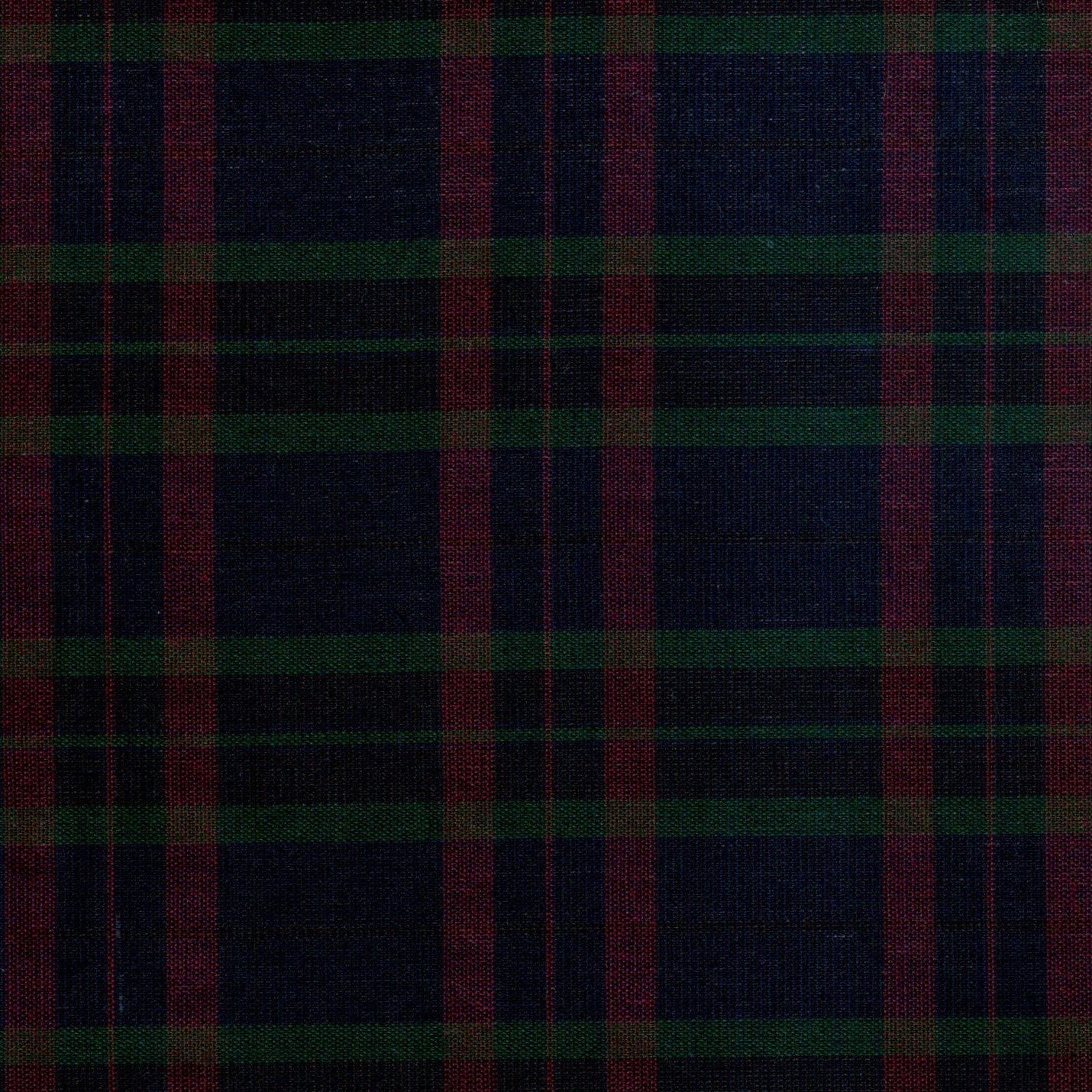 Tela combinacion Dacron SchoolLine en tartán azul marino, verde y rojo; ideal para uniformes escolares.