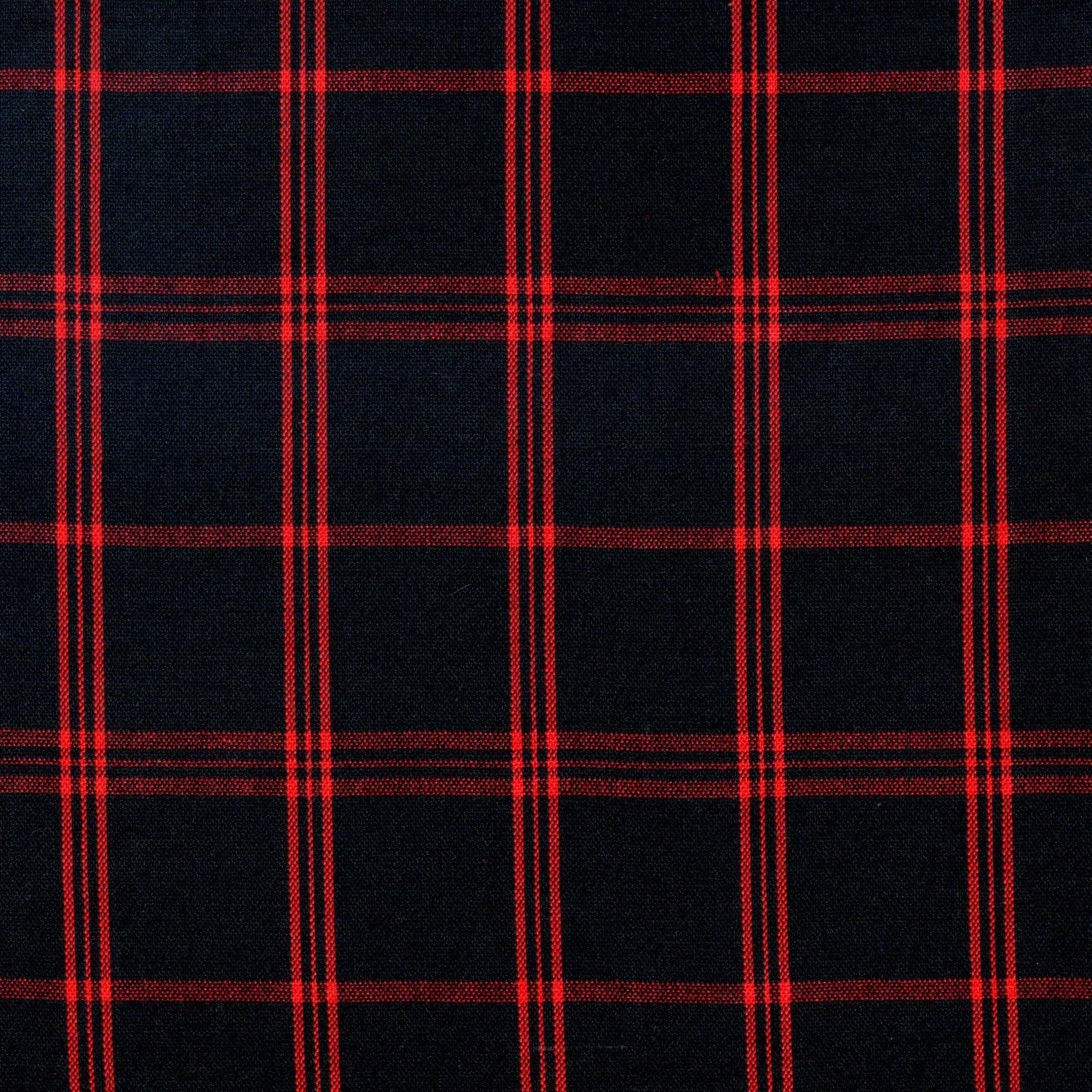 Tela de uniforme SchoolLine en negro con tartán rojo (patrón de cuadros) de combinación CS/DS, ideal para uniformes escolares.