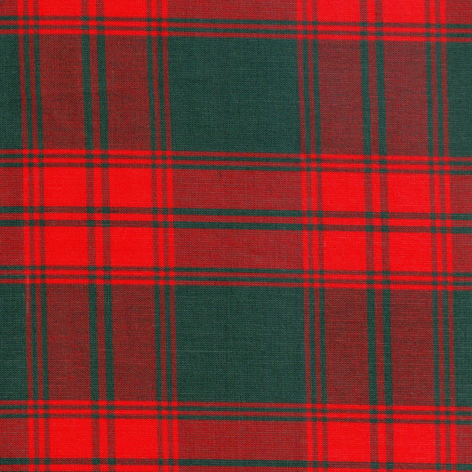 Tela Dacron roja y verde a cuadros School Line; ideal para uniformes escolares e institucionales.