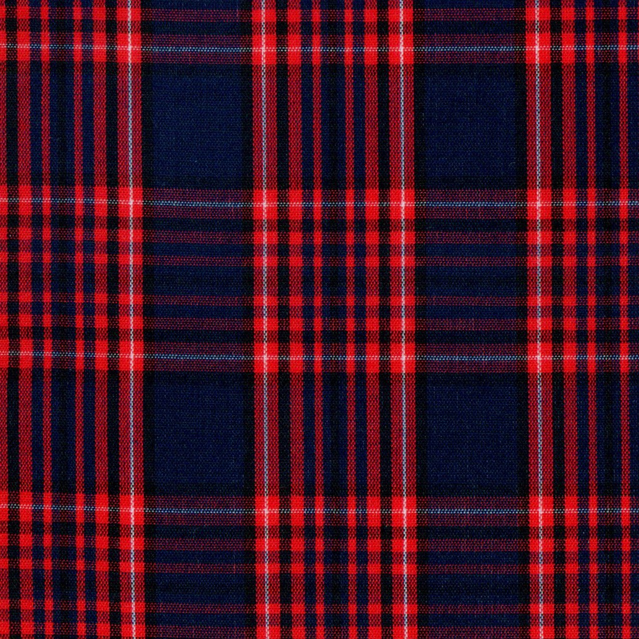 Tela 13002480 Dacron SchoolLine, tela a cuadros rojos y azul marino, ideal para uniformes escolares.