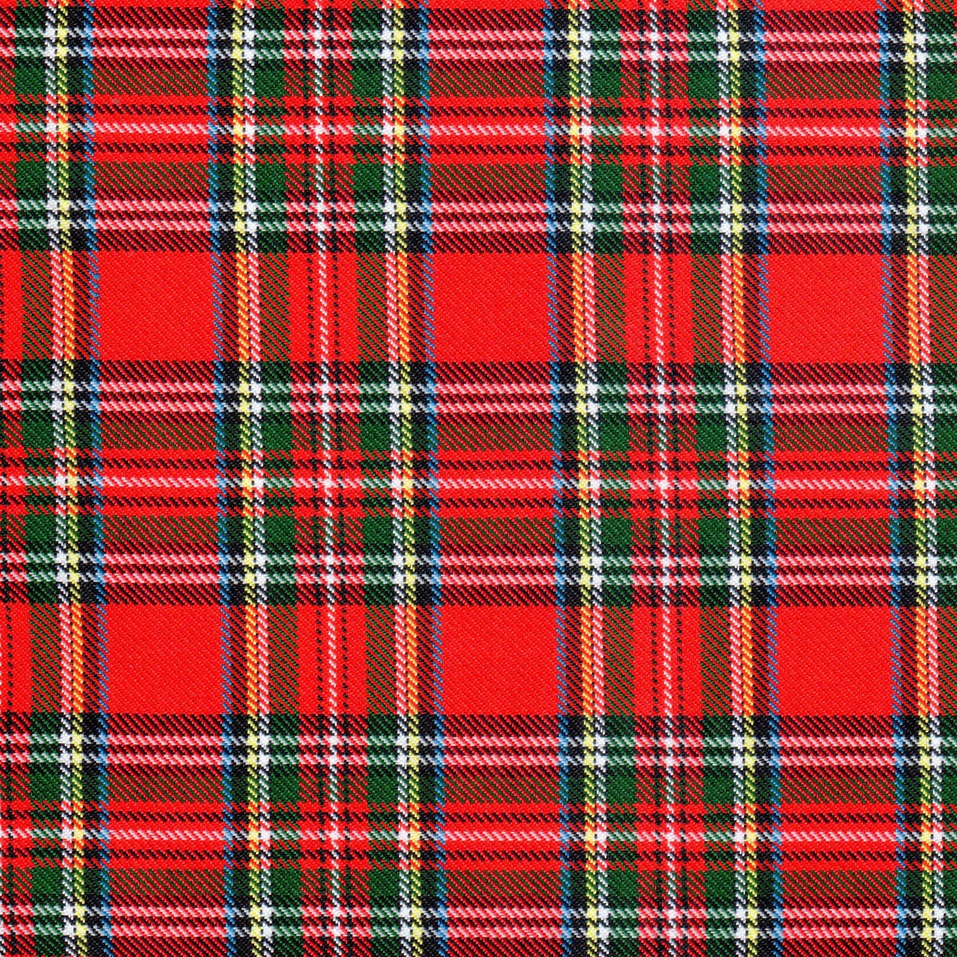 Tela diagonal de poliéster SchoolLine en tartán rojo-verde con rayas azules, ideal para uniformes escolares e institucionales.