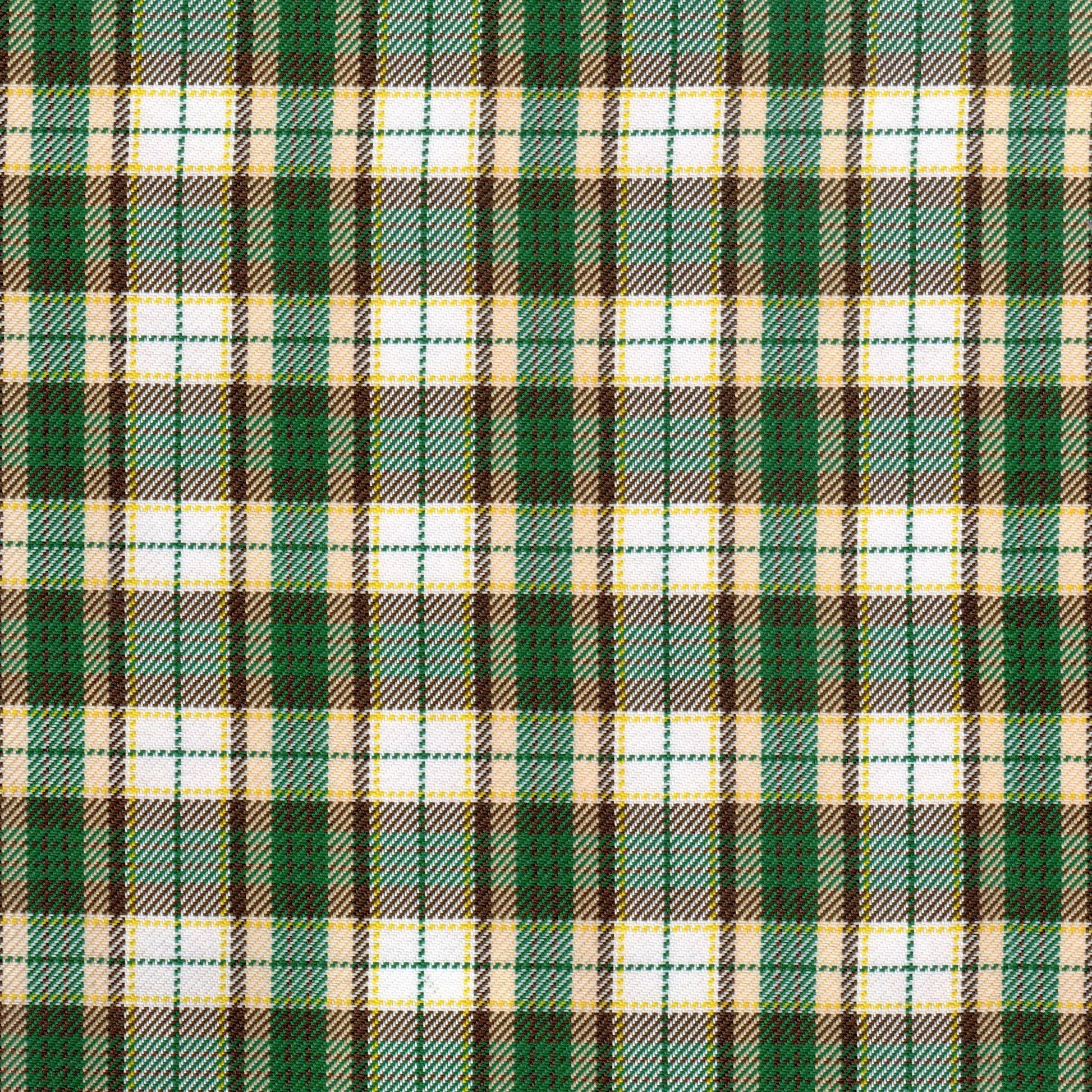 Tela 13003003 de SchoolLine; poliéster diagonal verde dominante con acentos, ideal para uniformes escolares e institucionales.