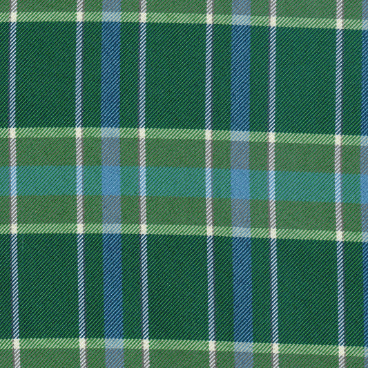 Tela diagonal de poliéster SchoolLine; tartán verde y azul con acentos beige, ideal para uniformes escolares e institucionales.