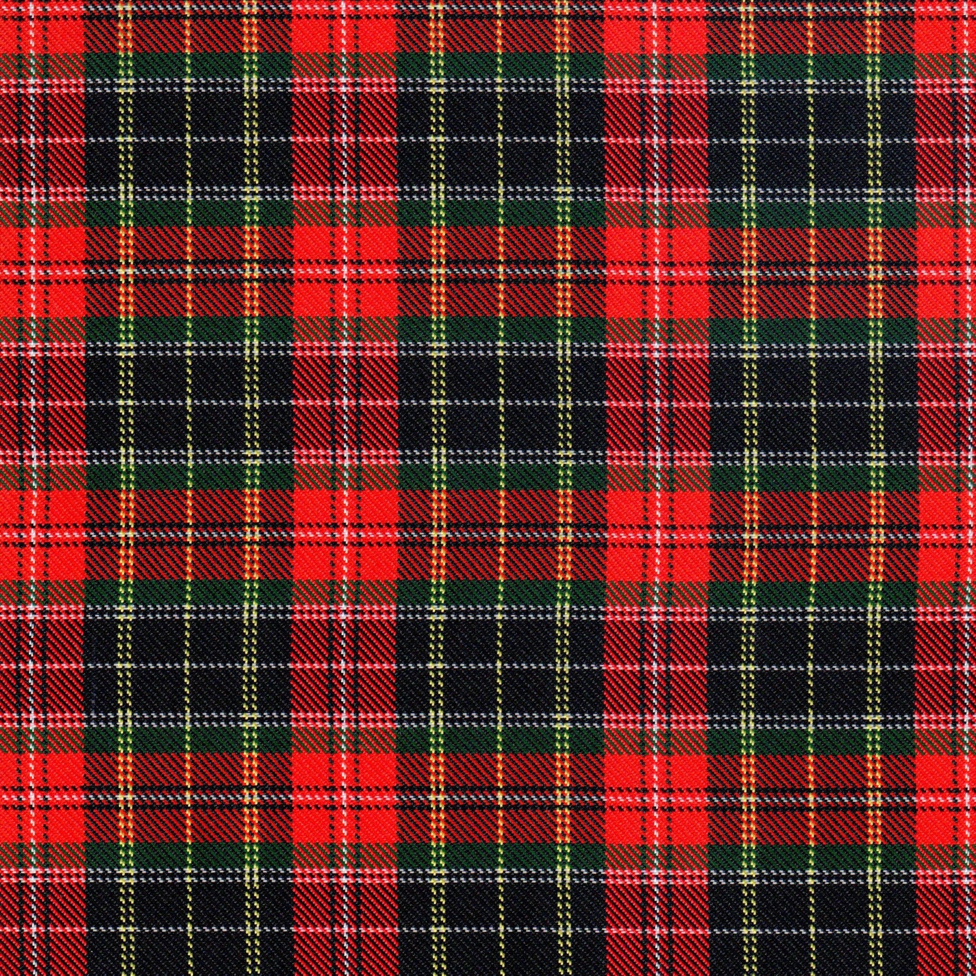 Tela diagonal de poliéster SchoolLine en rojo, negro y verde, diseño tartán; ideal para uniformes escolares e institucionales.